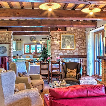 Bella 8, Emma Βίλα *