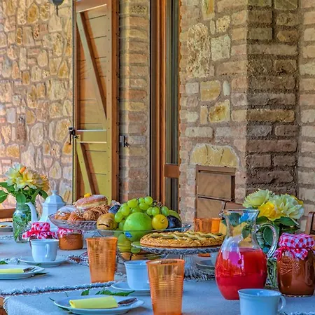 Βίλα Bella 8, Emma