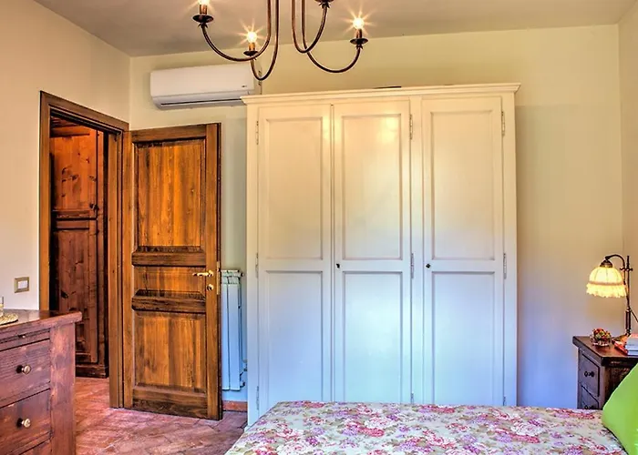 Bella 8, Emma Вилла Масса-Мартана